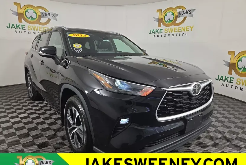 2023 Toyota Highlander L photo 1