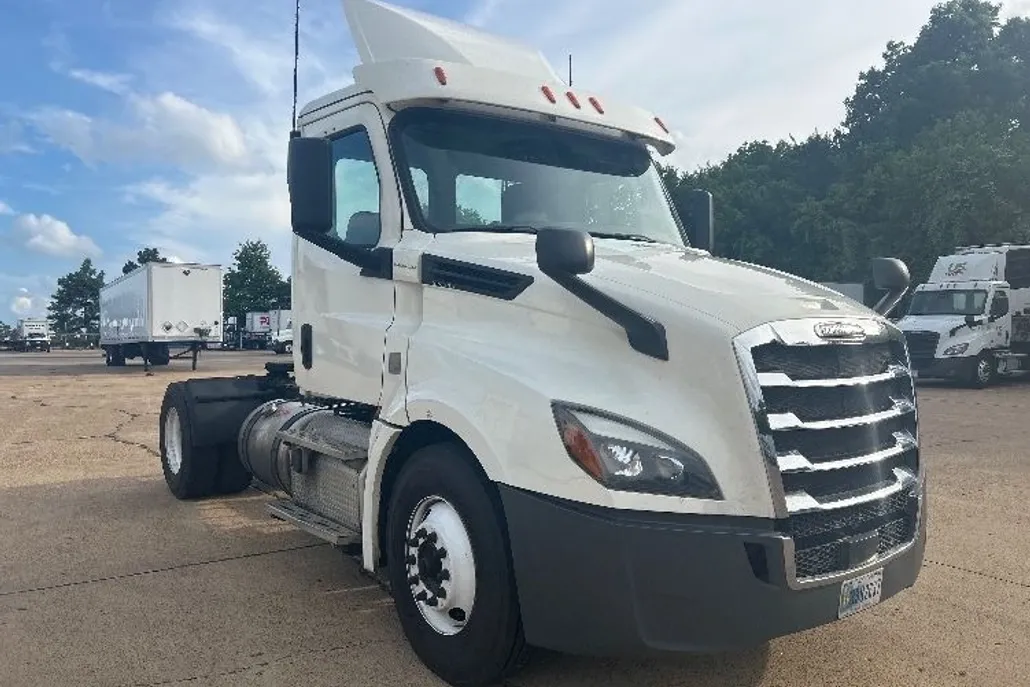 2019 Freightliner Cascadia 126" Day cab photo 1