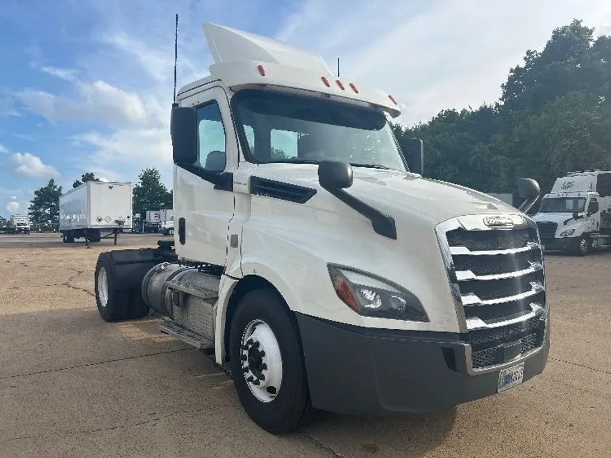 2019 Freightliner Cascadia 126" Day cab photo 1