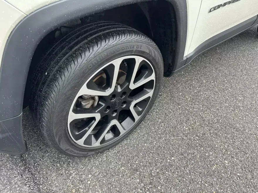 2017 Jeep Compass Limited photo 1