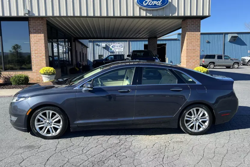 2013 Lincoln MKZ photo 1