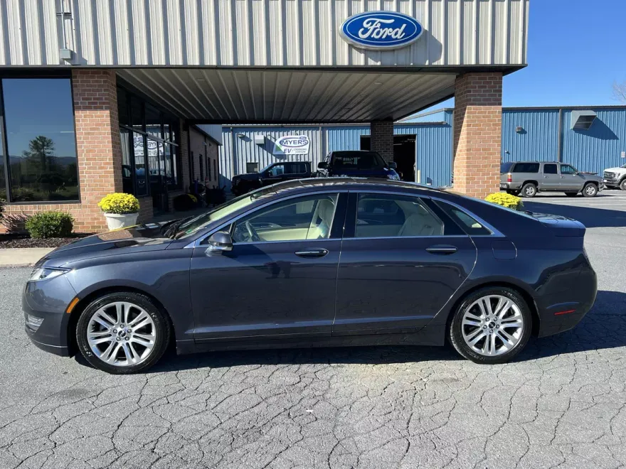 2013 Lincoln MKZ photo 1
