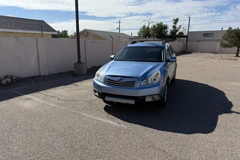 2012 Subaru Outback 2.5i Limited photo 1