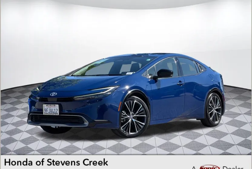 2023 Toyota Prius LE photo 1