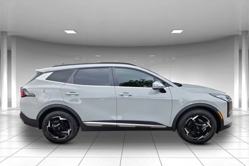 2026 Kia Sportage EX photo 1