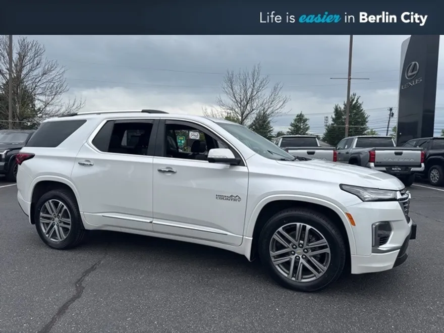 2023 Chevrolet Traverse High Country photo 1