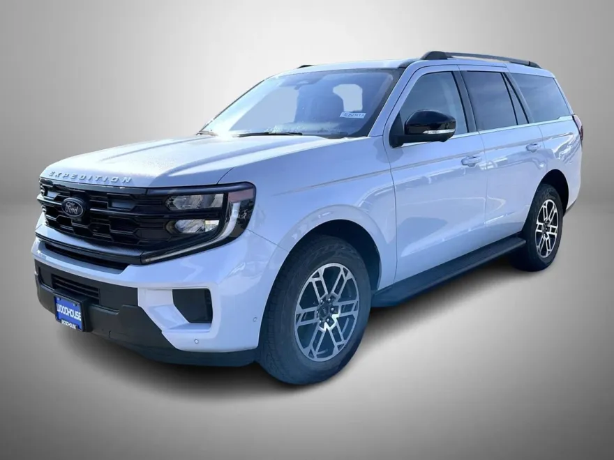 2025 Ford Expedition photo 1