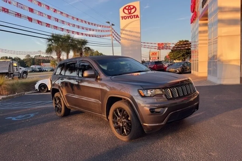 2019 Jeep Grand Cherokee Altitude photo 1