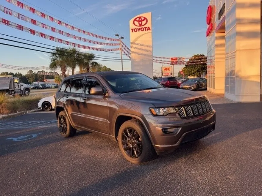 2019 Jeep Grand Cherokee Altitude photo 1