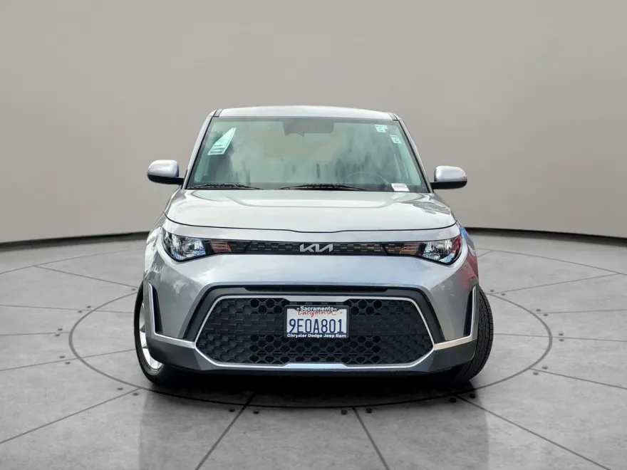 2023 Kia Soul LX photo 1