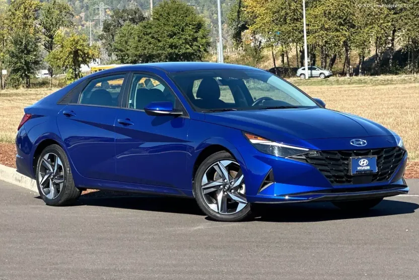 2023 Hyundai Elantra SEL Convenience photo 1