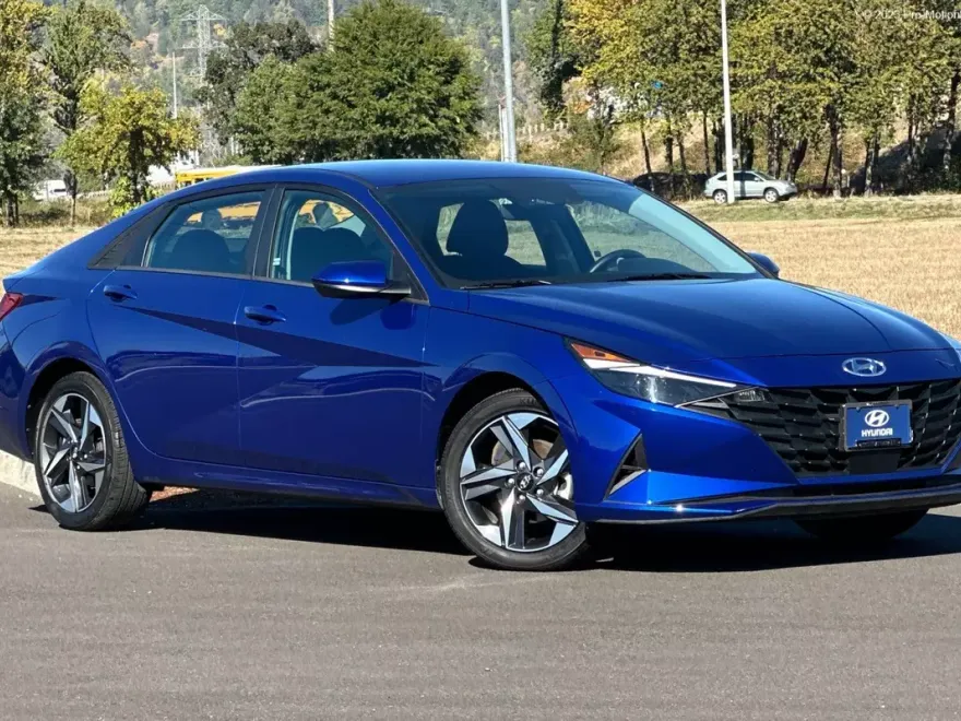2023 Hyundai Elantra SEL Convenience photo 1