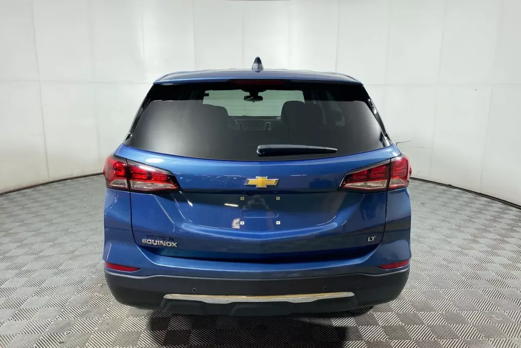 2024 Chevrolet Equinox LT photo 1