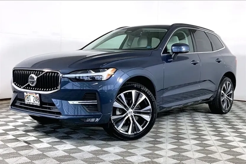 2022 Volvo XC60 B5 Momentum photo 1