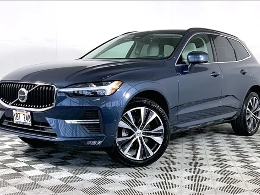 2022 Volvo XC60 B5 Momentum photo 1