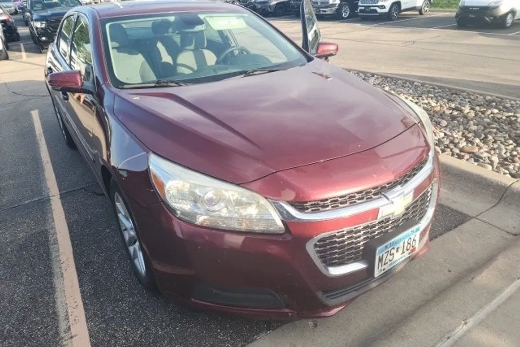 2015 Chevrolet Malibu 1LT photo 1