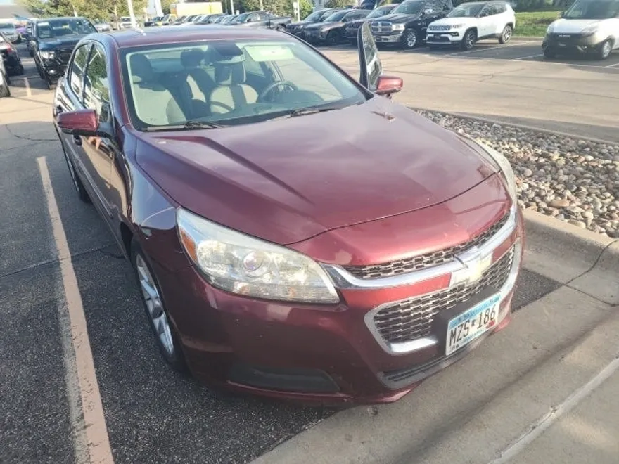 2015 Chevrolet Malibu 1LT photo 1