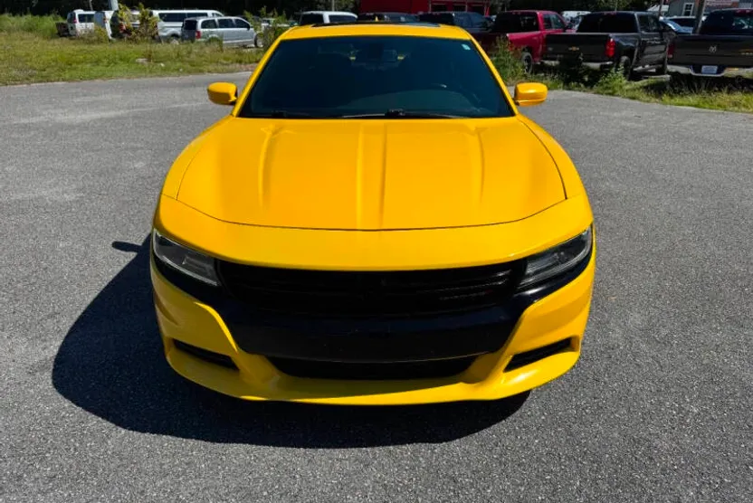 2017 Dodge Charger SXT photo 1