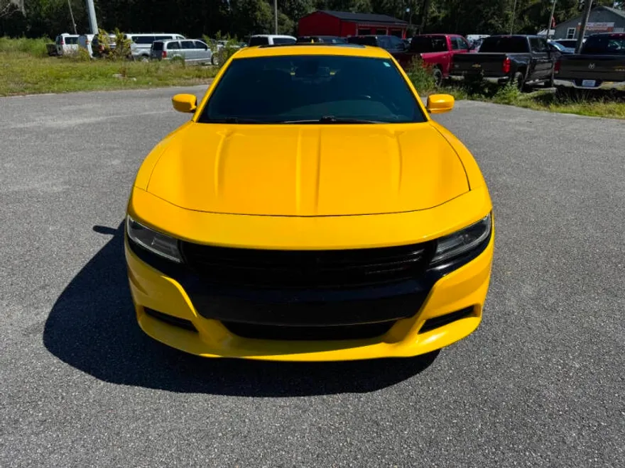2017 Dodge Charger SXT photo 1