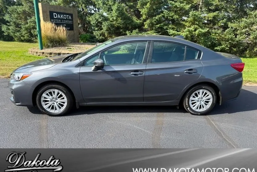 2018 Subaru Impreza Premium photo 1