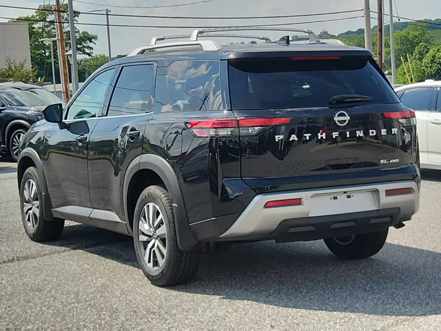 2025 Nissan Pathfinder SL photo 1