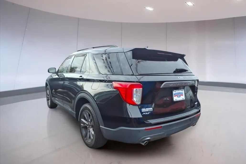 2022 Ford Explorer XLT photo 1