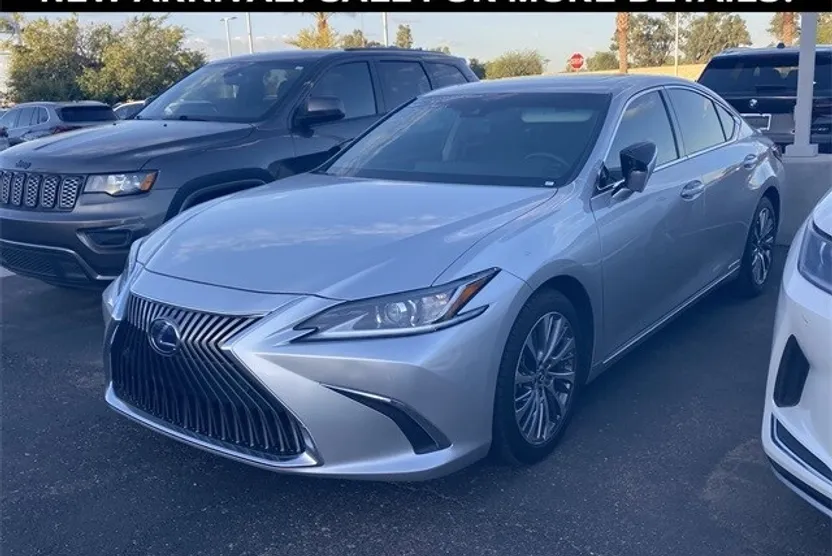 2020 Lexus ES 300h photo 1