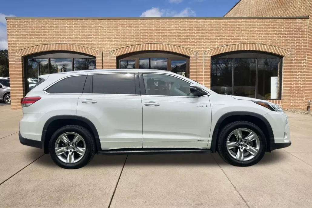 2019 Toyota Highlander Hybrid Limited photo 1