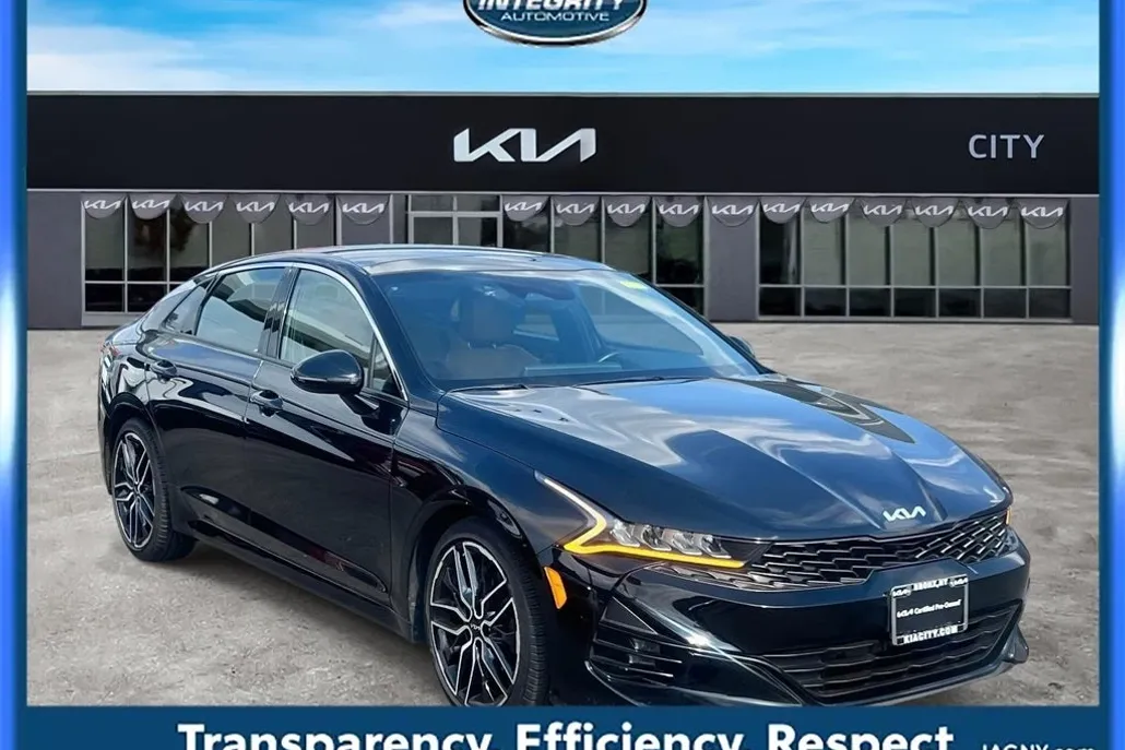 2023 Kia K5 GT photo 1