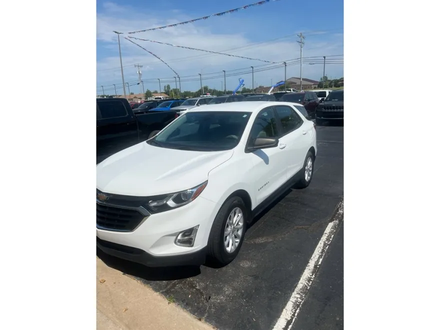 2021 Chevrolet Equinox LS photo 1
