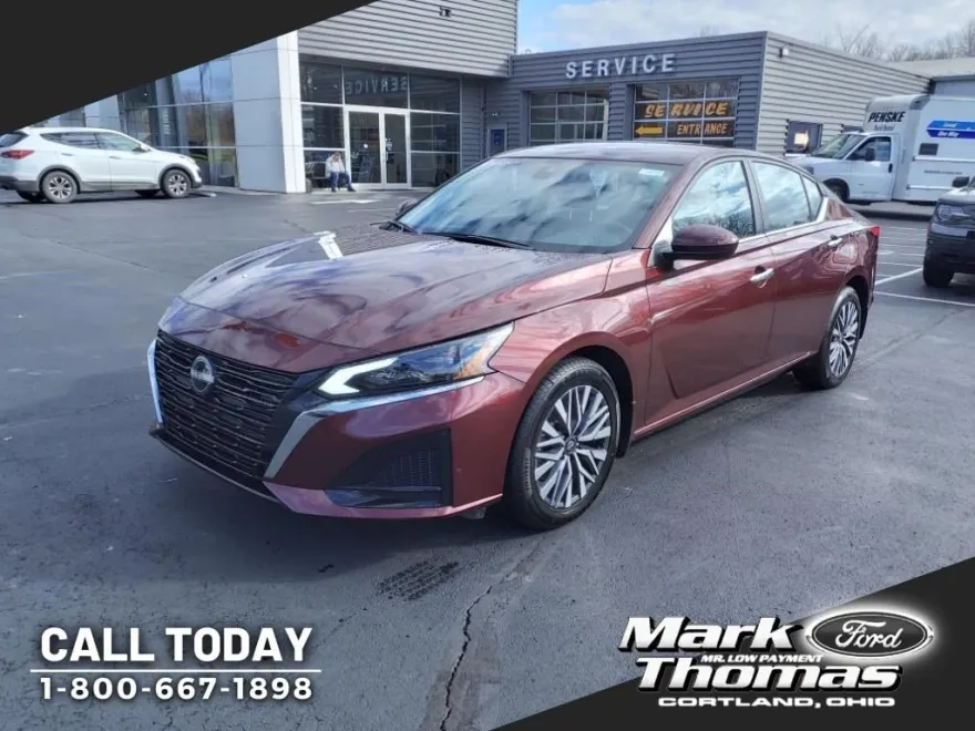 2023 Nissan Altima 2.5 SV photo 1