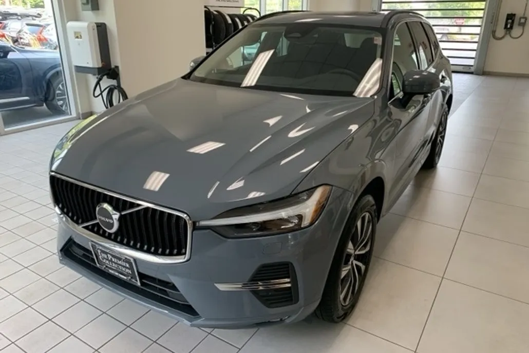 2023 Volvo XC60 B5 Core photo 1