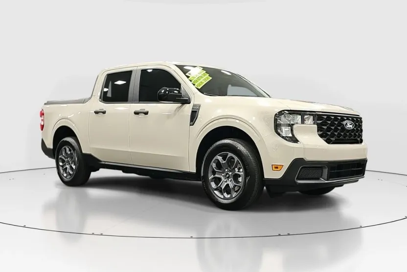 2025 Ford Maverick XLT photo 1