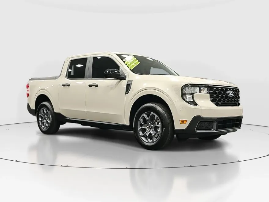 2025 Ford Maverick XLT photo 1