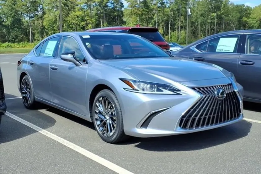 2025 Lexus ES 300h Luxury photo 1
