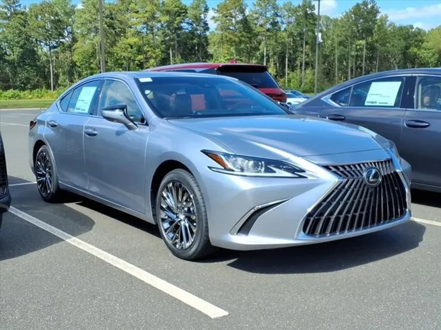 2025 Lexus ES 300h Luxury photo 1