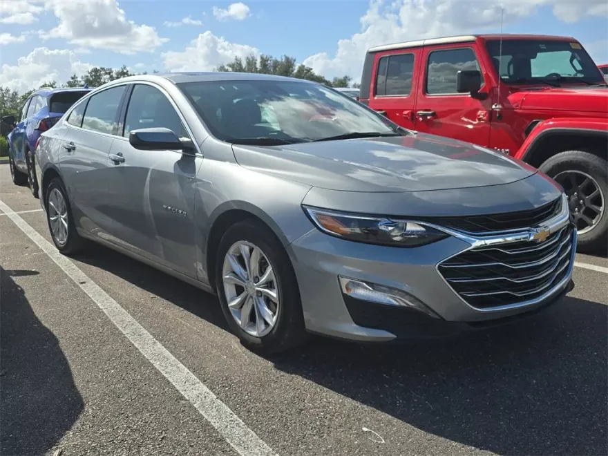 2024 Chevrolet Malibu 1LT photo 1