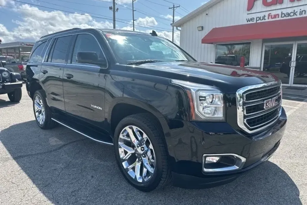 2017 Gmc Yukon SLT photo 1