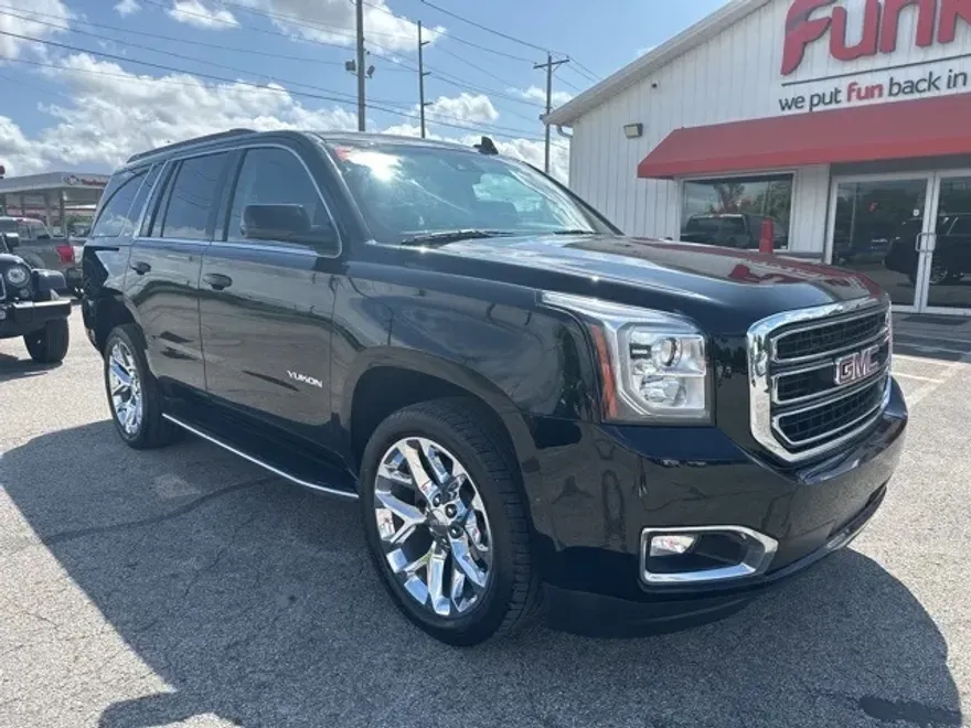 2017 Gmc Yukon SLT photo 1