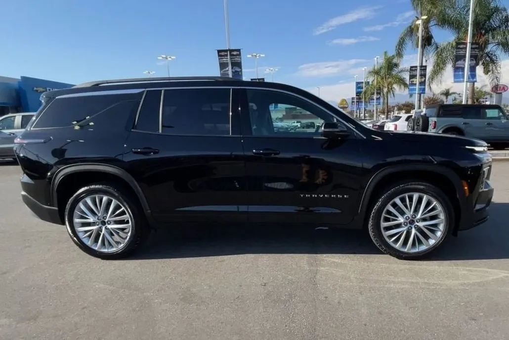 2026 Chevrolet Traverse photo 1
