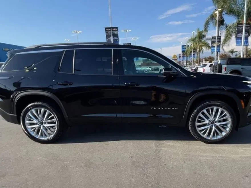 2026 Chevrolet Traverse photo 1