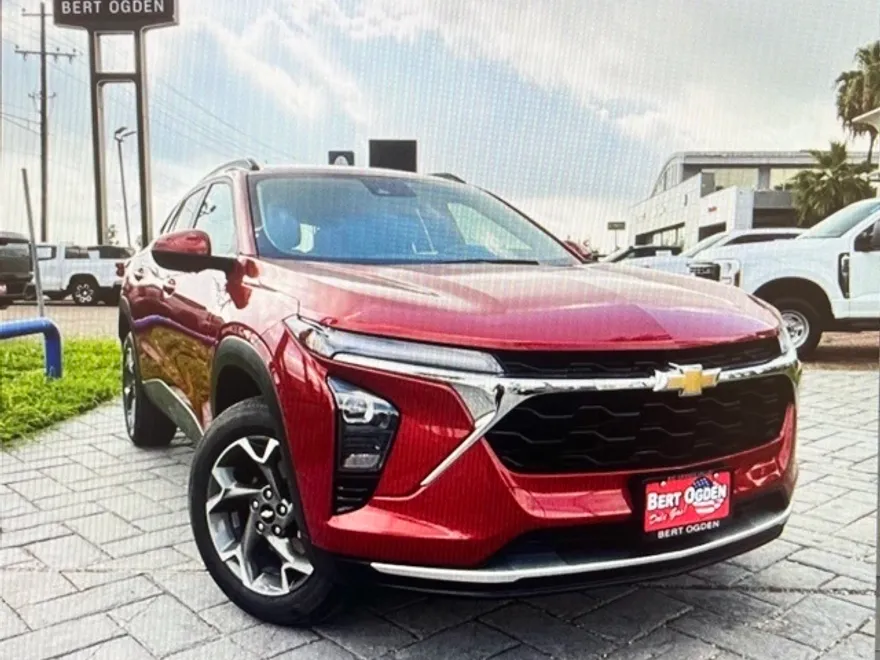 2024 Chevrolet Trax LT photo 1