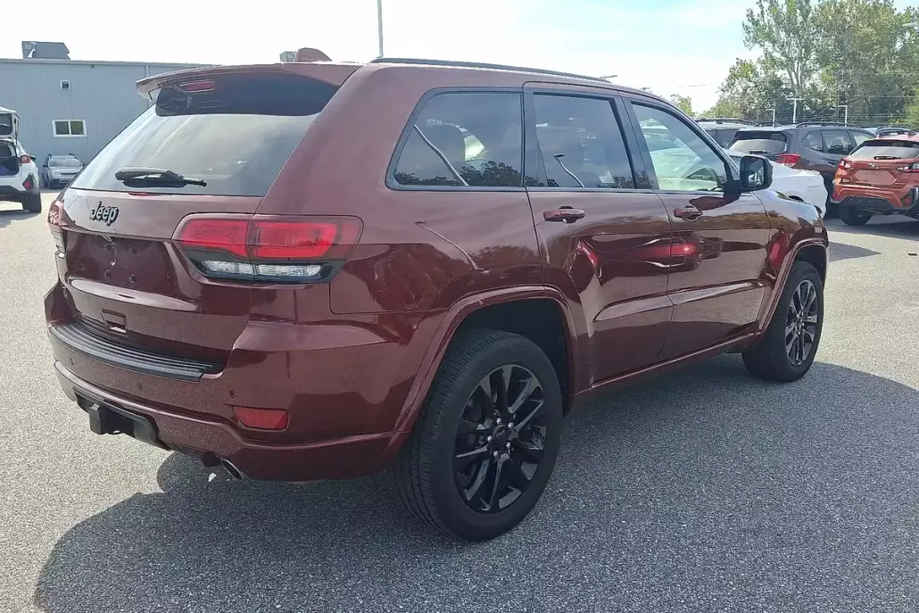 2022 Jeep Cherokee Laredo photo 1