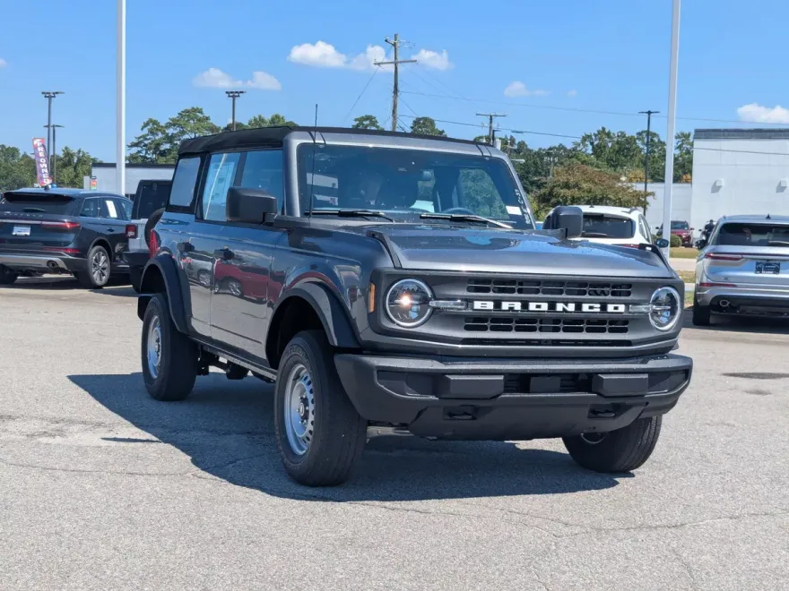 2025 Ford Bronco Base photo 1