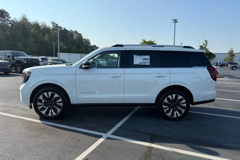 2025 Ford Expedition Platinum photo 1