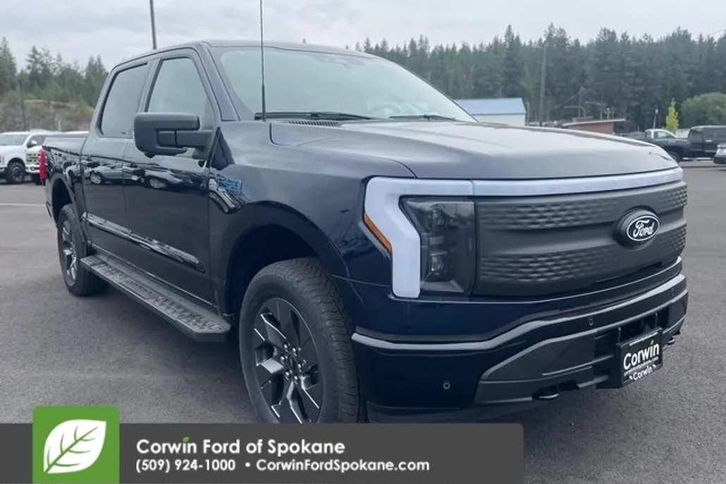 2025 Ford F-150 Lightning Lariat photo 1