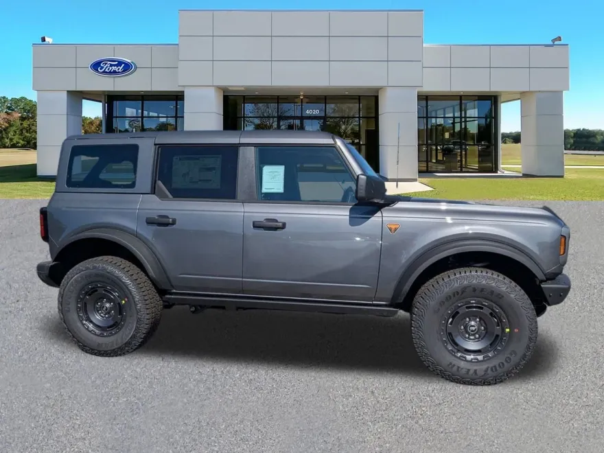 2025 Ford Bronco Badlands photo 2