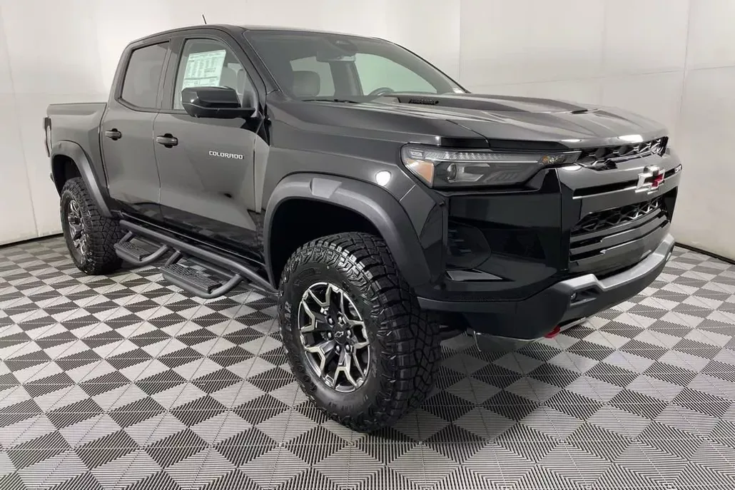 2025 Chevrolet Colorado ZR2 photo 1