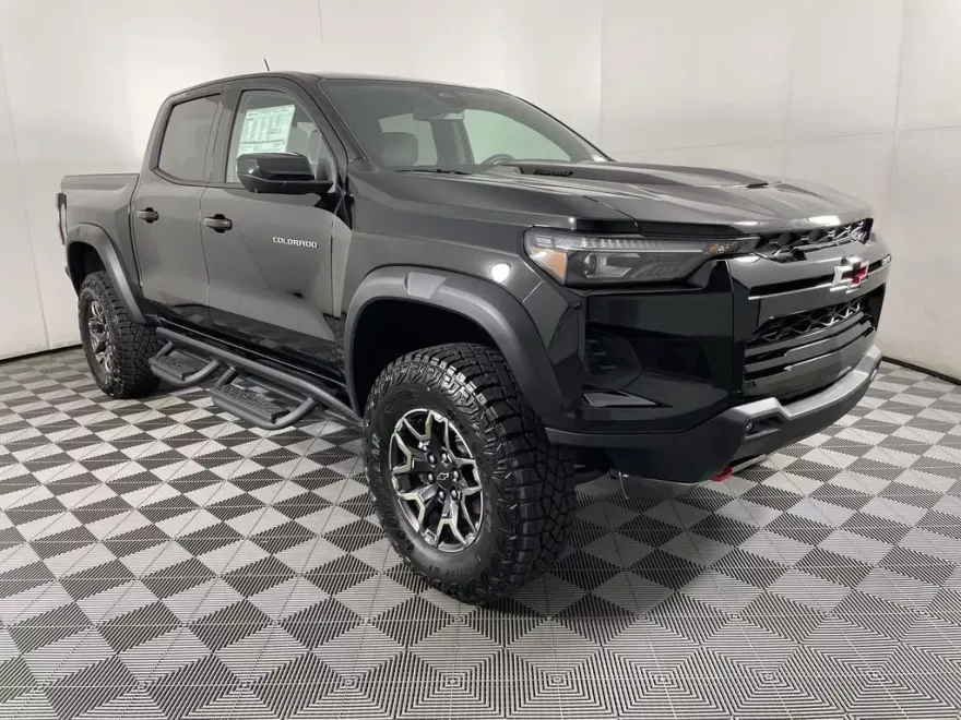 2025 Chevrolet Colorado ZR2 photo 1
