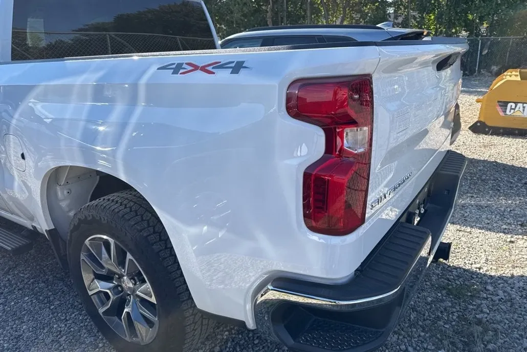 2024 Chevrolet Silverado 1500 LT photo 1